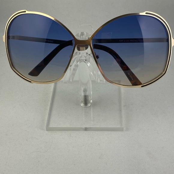 Dash - Picture 3 of 6